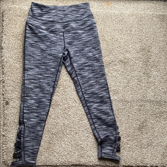 Zella Monochrome Striped Leggings - Picture 1 of 6